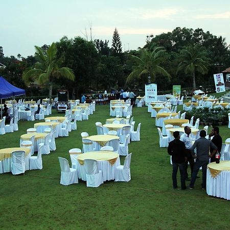By The Way Hotel Mysore Eksteriør billede