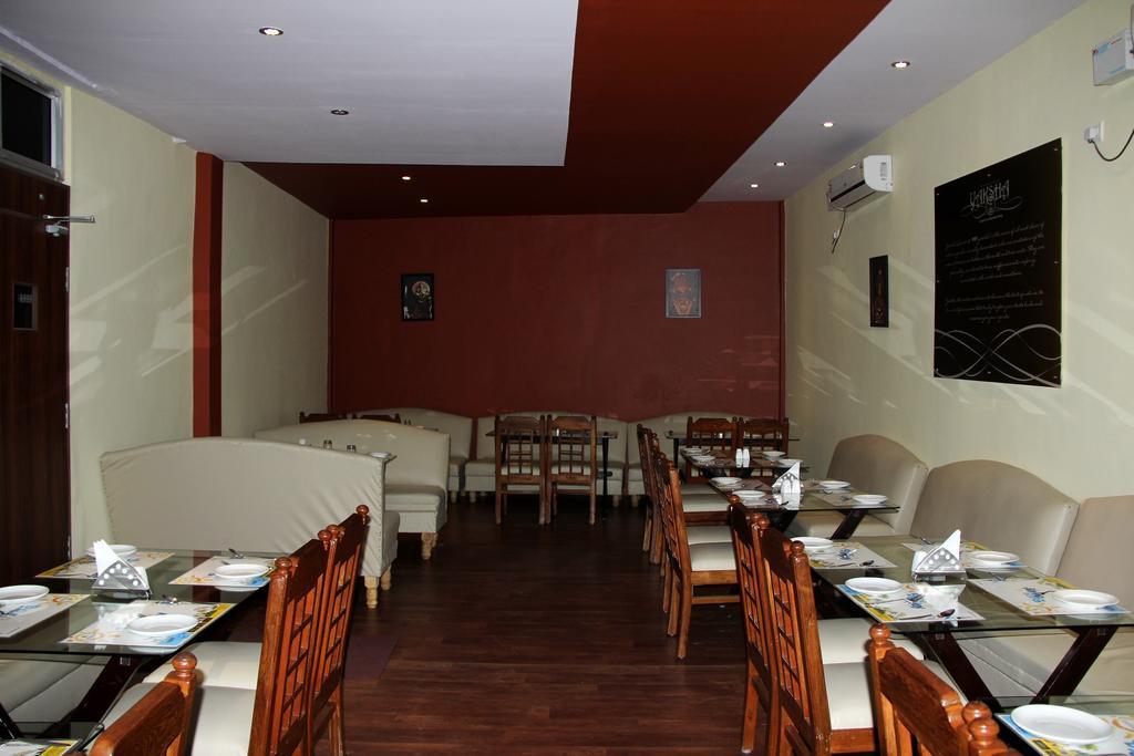 By The Way Hotel Mysore Eksteriør billede